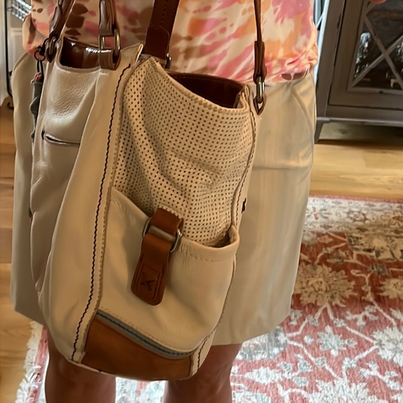 THE SAK  Kendra TOTE in perforated leather - STUNNING - Picture 5 of 11